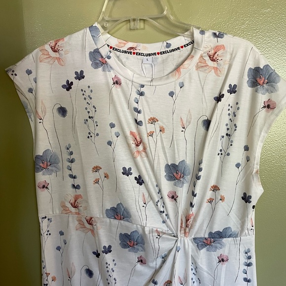 Dress - Picture 2 of 3